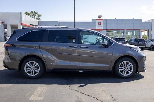 2025 Toyota Sienna Limited 7-Passenger
