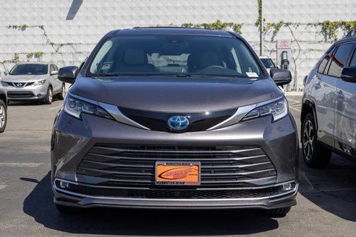 2025 Toyota Sienna Limited 7-Passenger