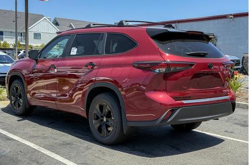 2025 Toyota Highlander Hybrid XLE