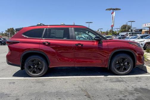 2025 Toyota Highlander Hybrid XLE