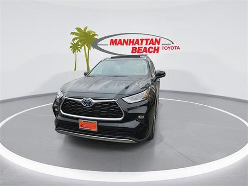 2022 Toyota Highlander Hybrid Platinum