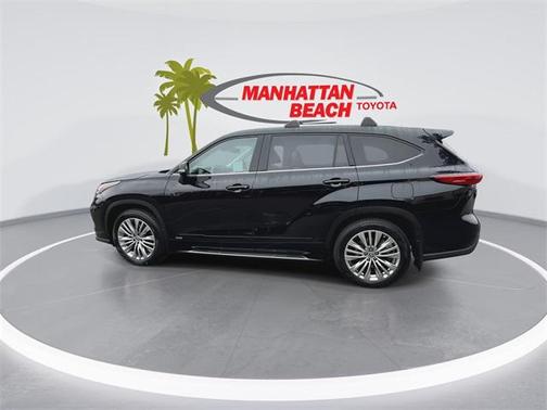 2022 Toyota Highlander Hybrid Platinum