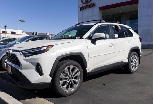 2025 Toyota RAV4 XLE Premium