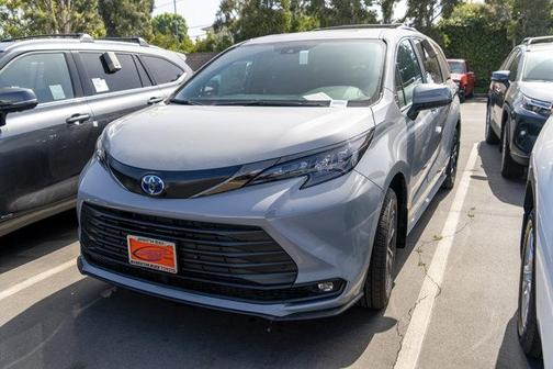 2025 Toyota Sienna Woodland Edition