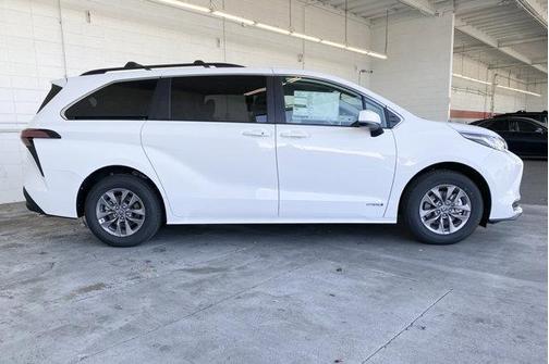 2026 Toyota Sienna LE