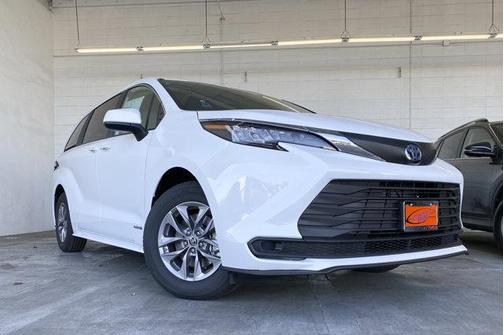 2026 Toyota Sienna LE