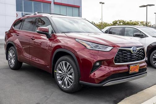 Ruby Flare Pearl 2026 Toyota Highlander Hybrid Platinum