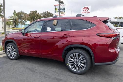 Ruby Flare Pearl 2026 Toyota Highlander Hybrid Platinum