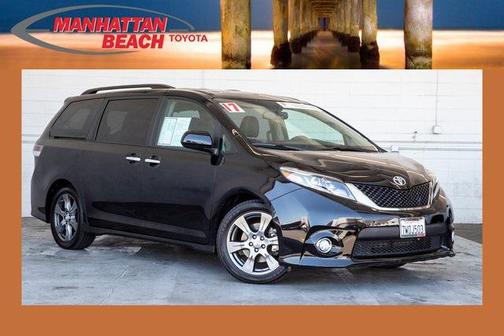 Midnight Black Metallic 2017 Toyota Sienna SE