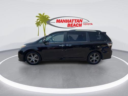 Midnight Black Metallic 2017 Toyota Sienna SE