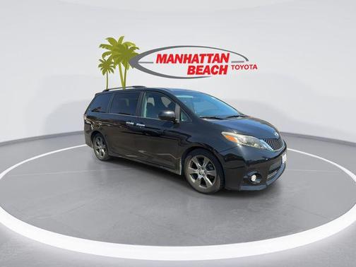 Midnight Black Metallic 2017 Toyota Sienna SE