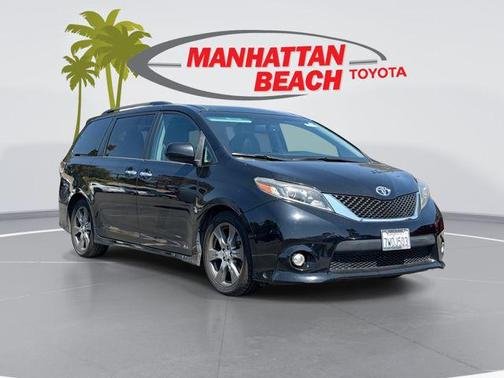 Midnight Black Metallic 2017 Toyota Sienna SE