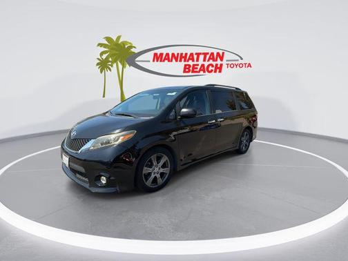 Midnight Black Metallic 2017 Toyota Sienna SE