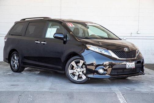 Midnight Black Metallic 2017 Toyota Sienna SE