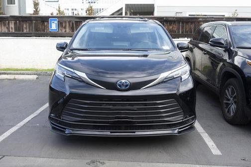 2026 Toyota Sienna LE