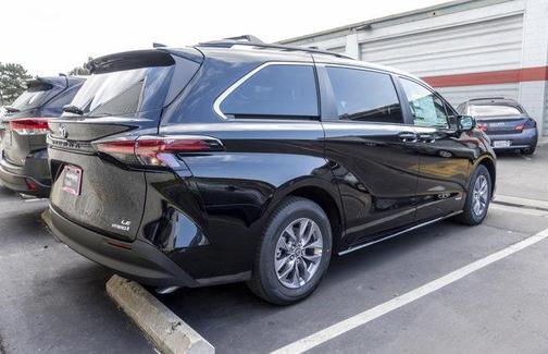 2026 Toyota Sienna LE