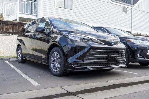 2026 Toyota Sienna LE