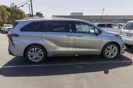 2025 Toyota Sienna Platinum