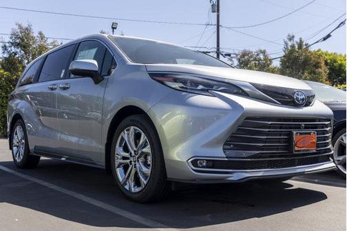 2025 Toyota Sienna Platinum