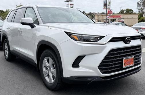 2025 Toyota Highlander LE