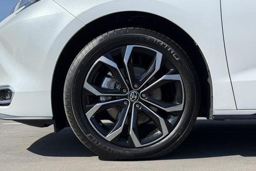 2025 Toyota Sienna Platinum