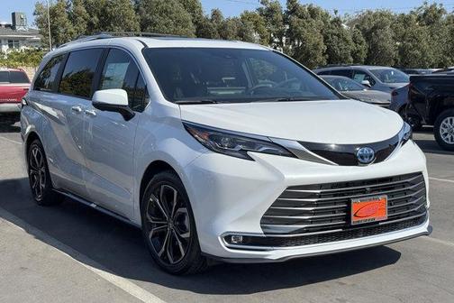 2025 Toyota Sienna Platinum
