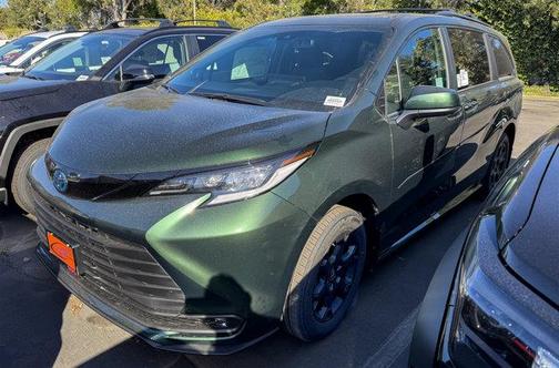 2025 Toyota Sienna Woodland Edition