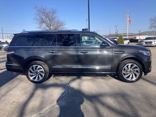 2022 Lincoln Navigator L RESERVE