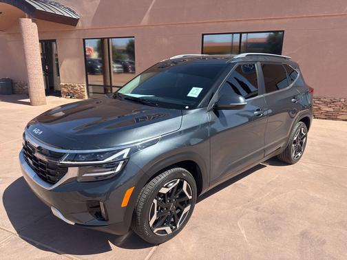 Gray 2024 Kia Seltos SX