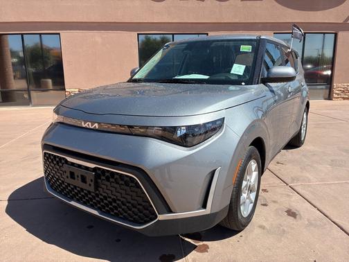 Gray 2025 Kia Soul LX