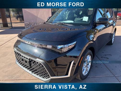 Fusion Black 2025 Kia Soul LX