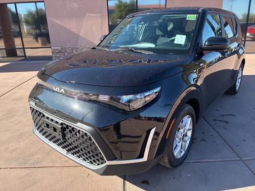Fusion Black 2025 Kia Soul LX