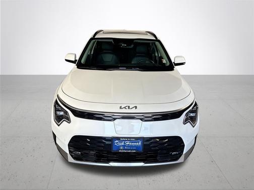 Snow White Pearl 2023 Kia Niro EV Wave