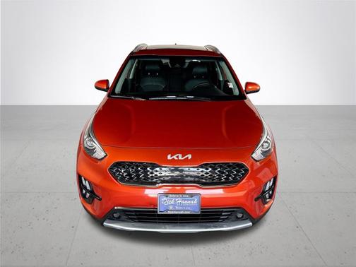 Orange 2022 Kia Niro LXS