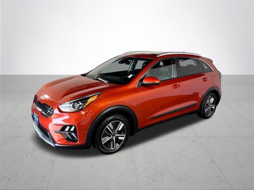 Orange 2022 Kia Niro LXS
