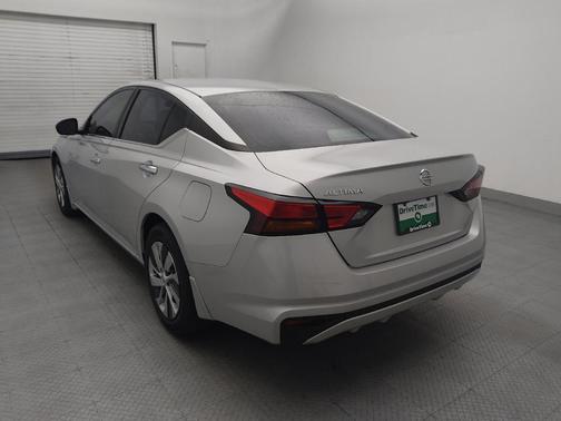 Brilliant Silver Metallic 2022 Nissan Altima S FWD