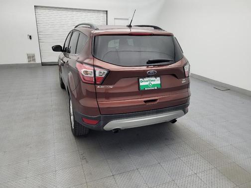 Red 2018 Ford Escape SE
