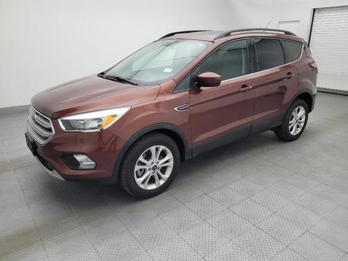 Red 2018 Ford Escape SE