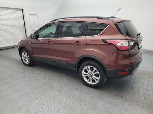 Red 2018 Ford Escape SE