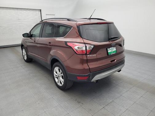 Red 2018 Ford Escape SE