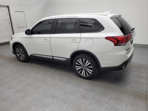 Pearl White 2019 Mitsubishi Outlander ES