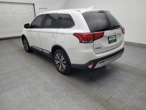 Pearl White 2019 Mitsubishi Outlander ES
