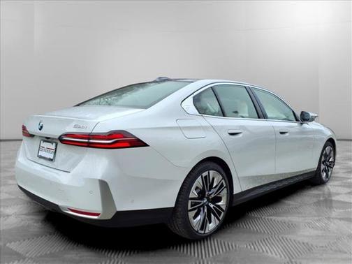 2025 BMW 530 530i xDrive