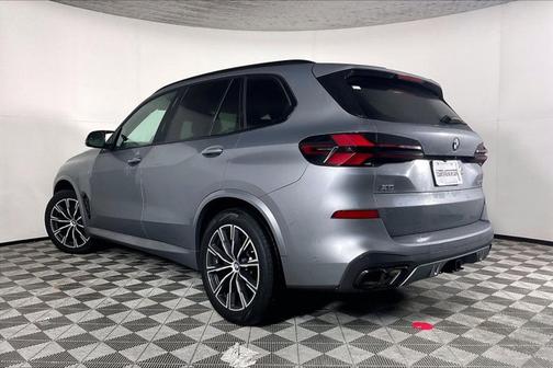 2025 BMW X5 M60i