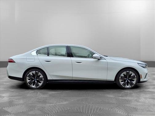 2025 BMW i5 xDrive40