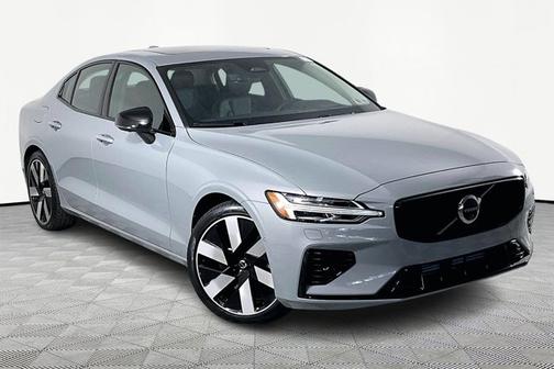 2024 Volvo S60 Recharge Plug-In Hybrid Ultimate Dark Theme