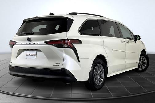 2021 Toyota Sienna XLE