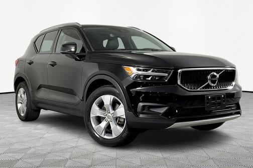 2021 Volvo XC40 Momentum