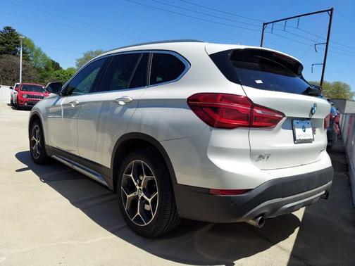 Photo 4 of 8 of 2019 BMW X1 xDrive28i