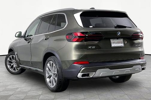 Manhattan Green Metallic 2026 BMW X5 xDrive40i